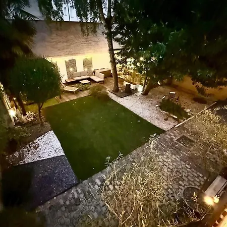 Maison Arcania Raw Charm & Secret Garden Semesterbostad Reims