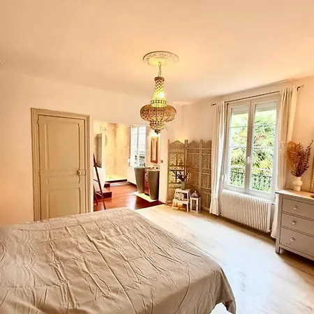 Semesterbostad Maison Arcania Raw Charm & Secret Garden