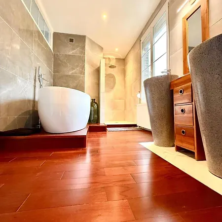 Maison Arcania Raw Charm & Secret Garden Semesterbostad