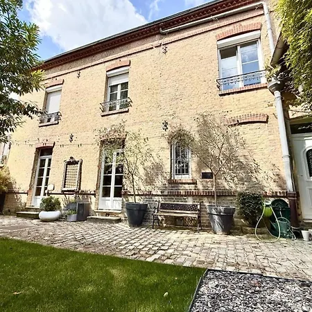 Maison Arcania Raw Charm & Secret Garden Semesterbostad