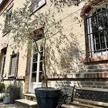 Semesterbostad Maison Arcania Raw Charm & Secret Garden