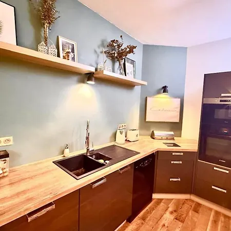 Semesterbostad Maison Arcania Raw Charm & Secret Garden Reims