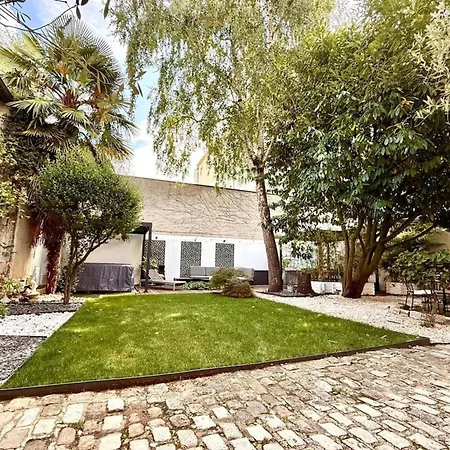 Semesterbostad Maison Arcania Raw Charm & Secret Garden *